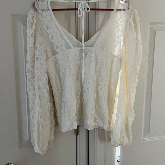 Daytrip Women’s Blouse - Picture 3 of 4